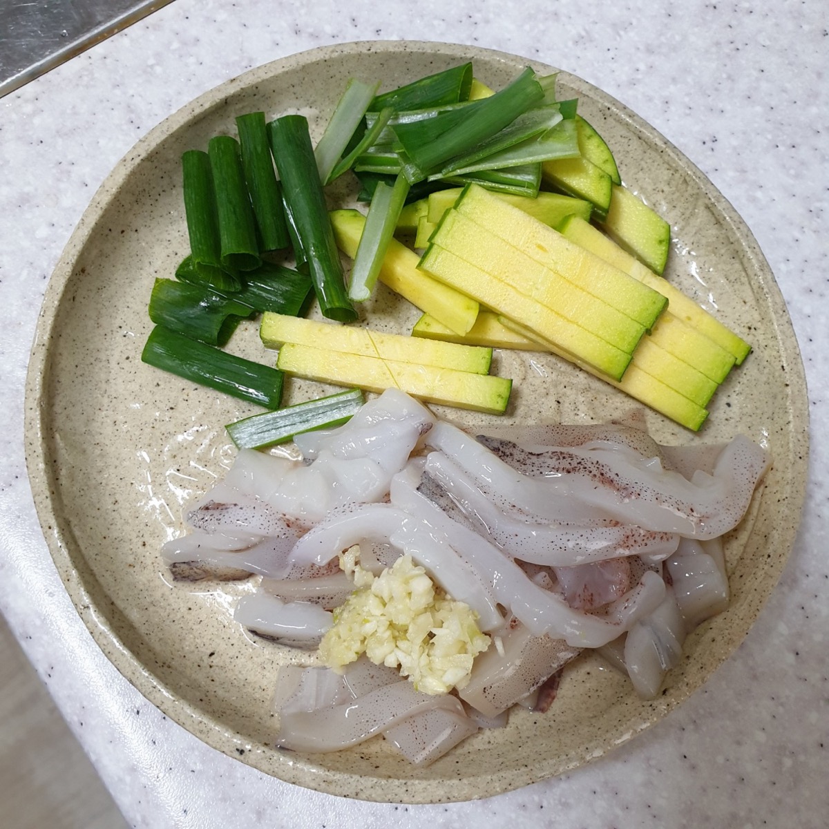 Ojingeo-kalguksu